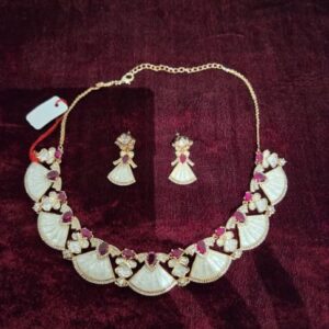 White Pearl Fan Design Necklace Set