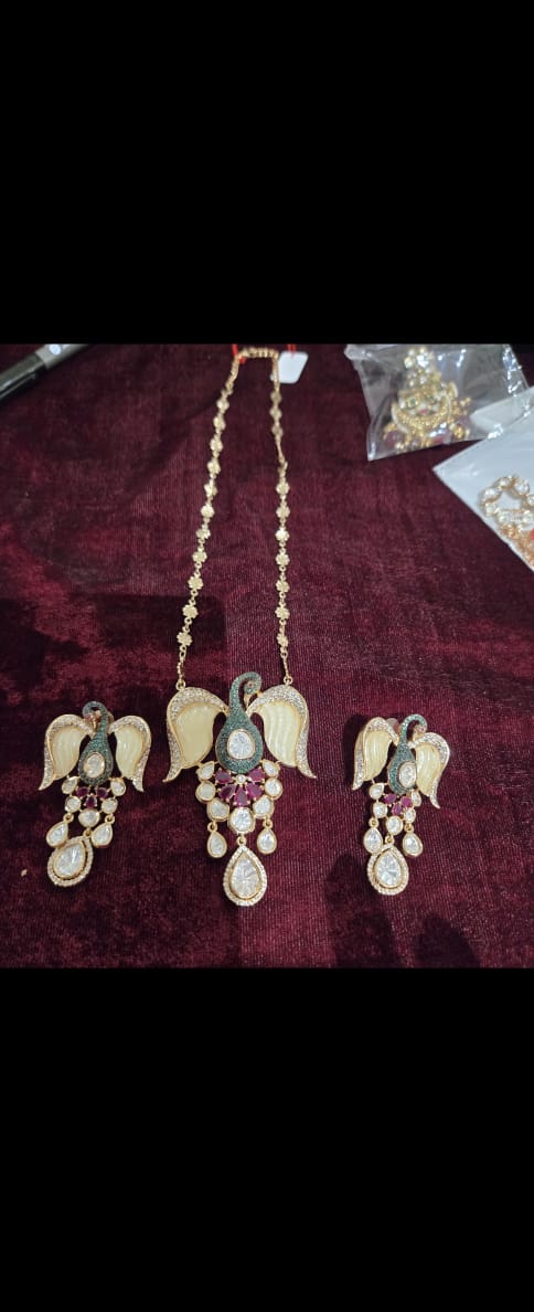 Swan Designer Pendant Set