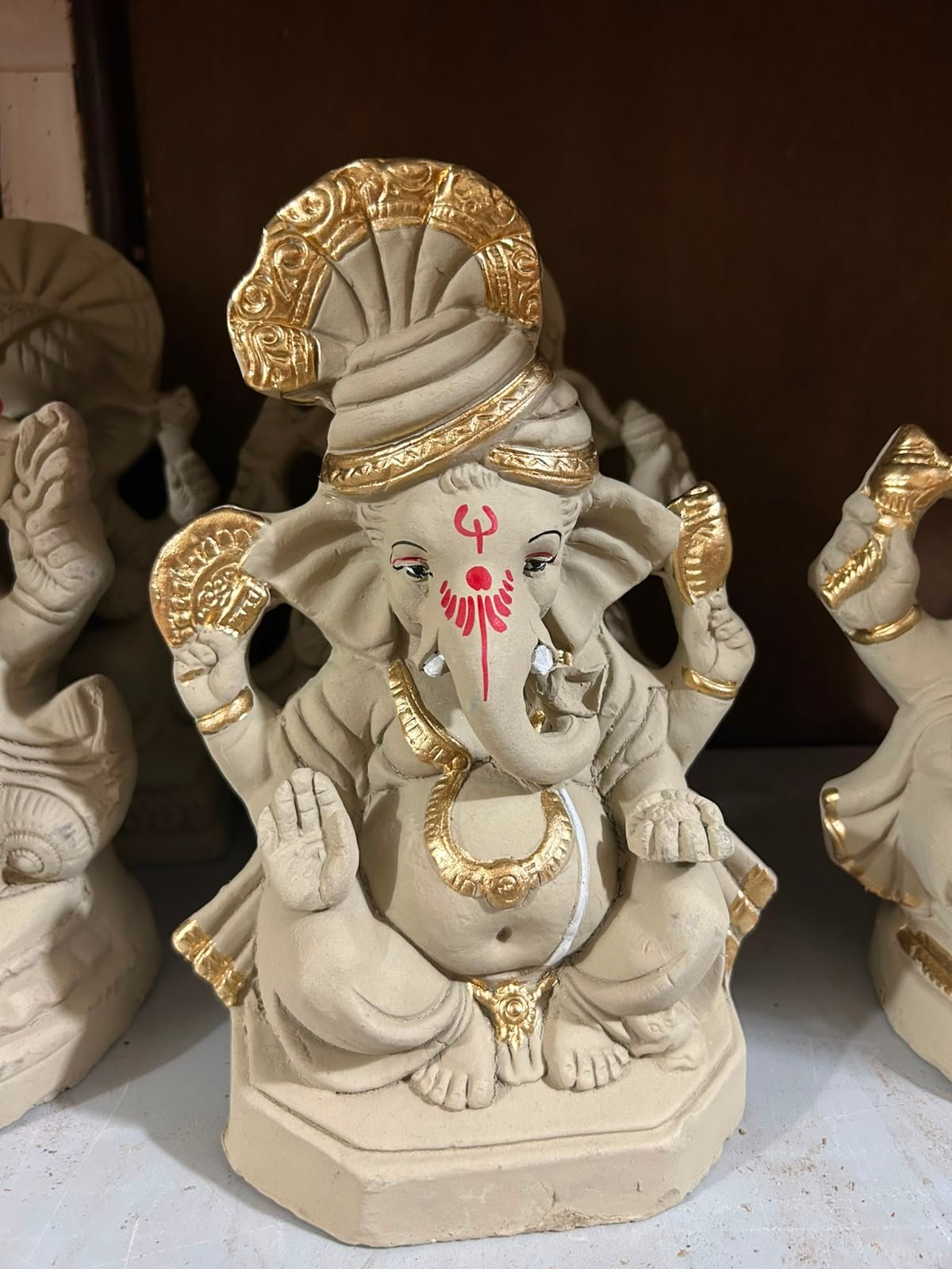 Rajwadi Pagdi Ganesh Murti